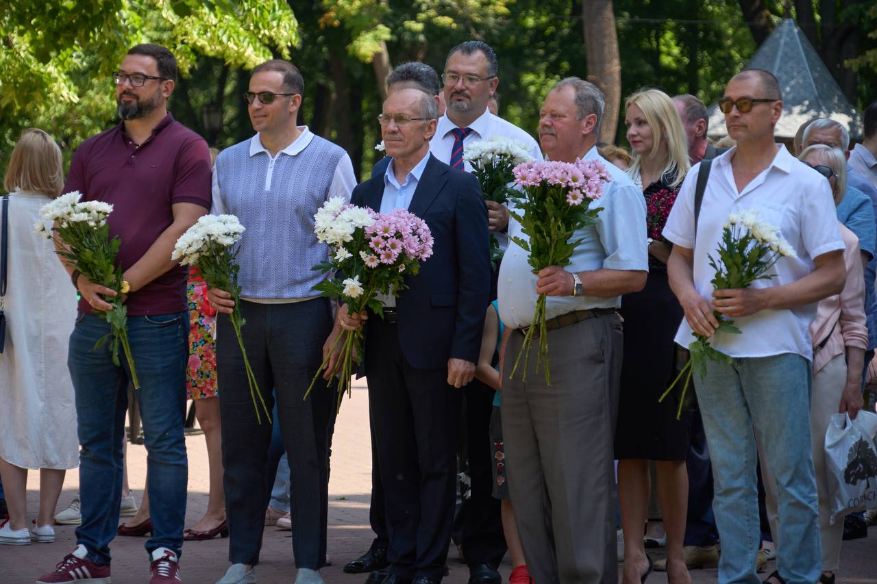ФОТОРЕПОРТАЖ/ В Кишиневе отметили 226-годовщину со дня рождения А.С.Пушкина!